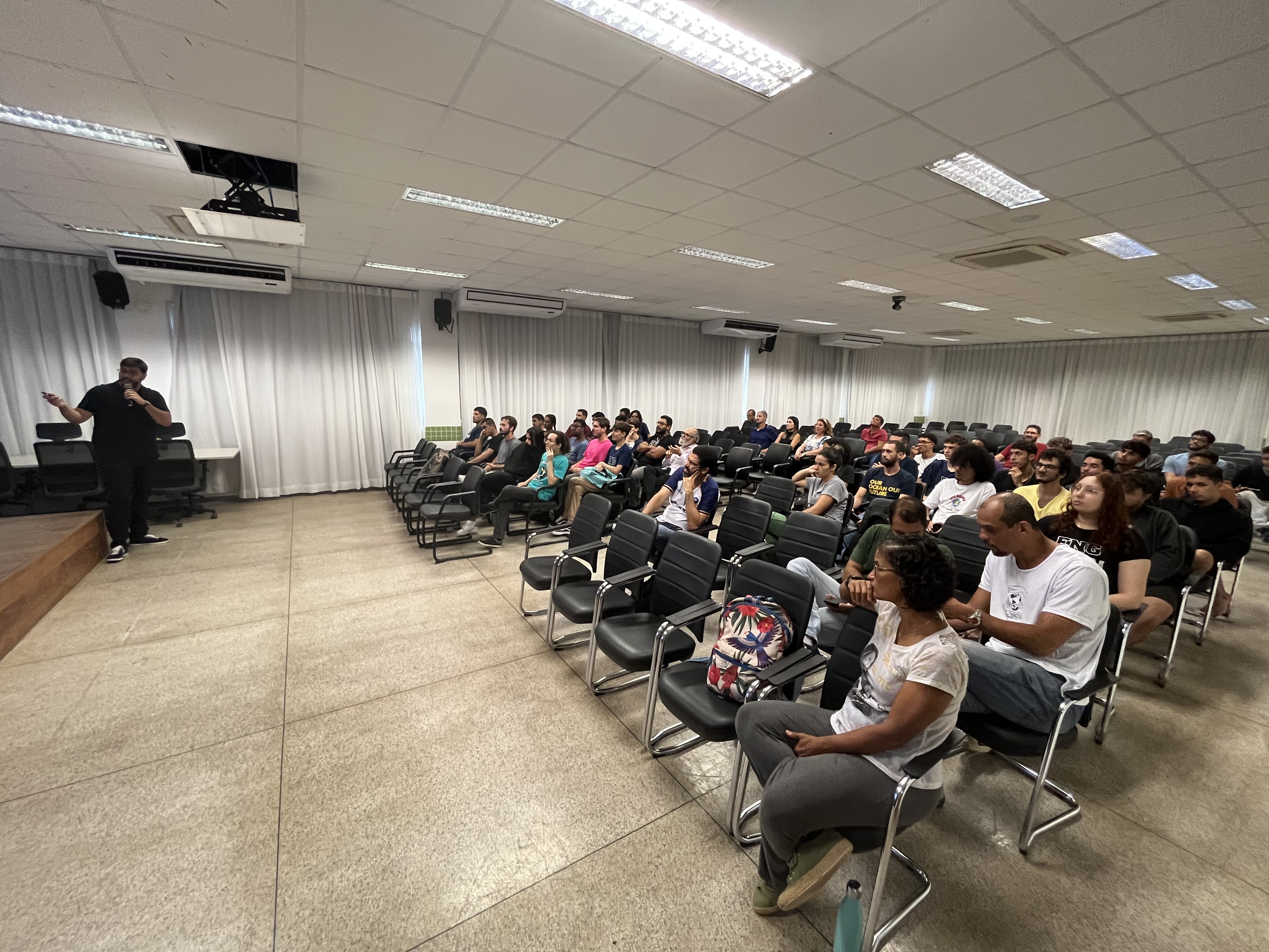 Palestra de pesquisador da Dinamarca para alunos da Engenharia El&eacute;trica