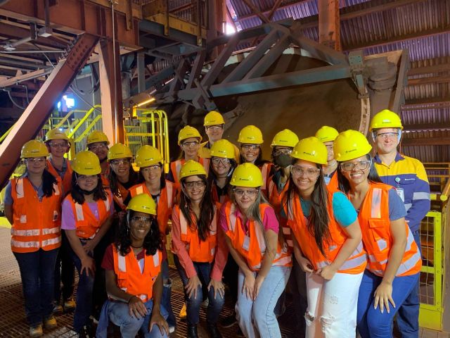 Meninas_na_mineracao